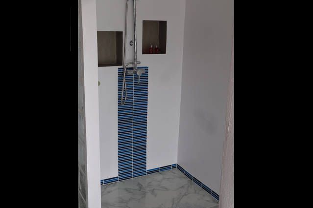  rental price studio dream large walk-in shower with hot water
